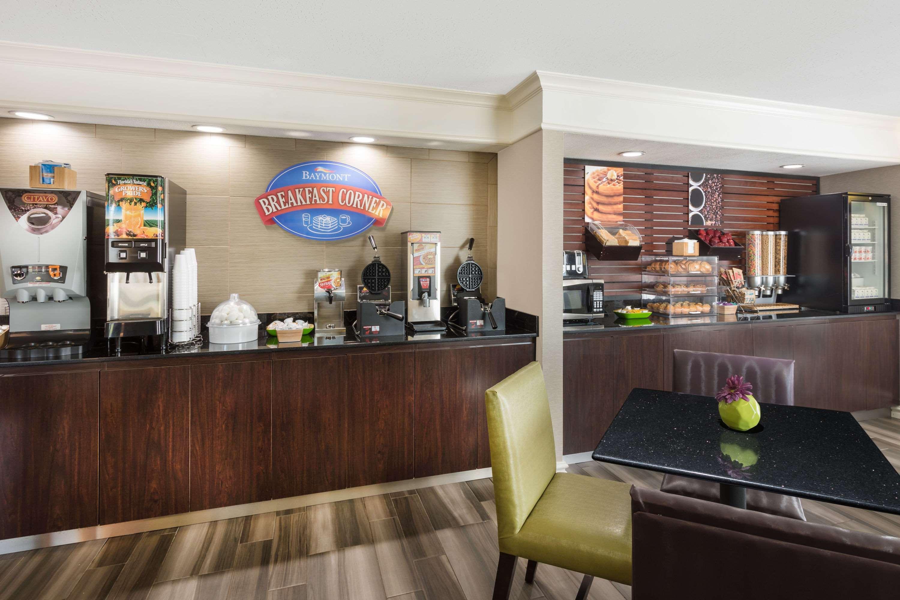 Baymont By Wyndham Greenville Woodruff Rd Εξωτερικό φωτογραφία