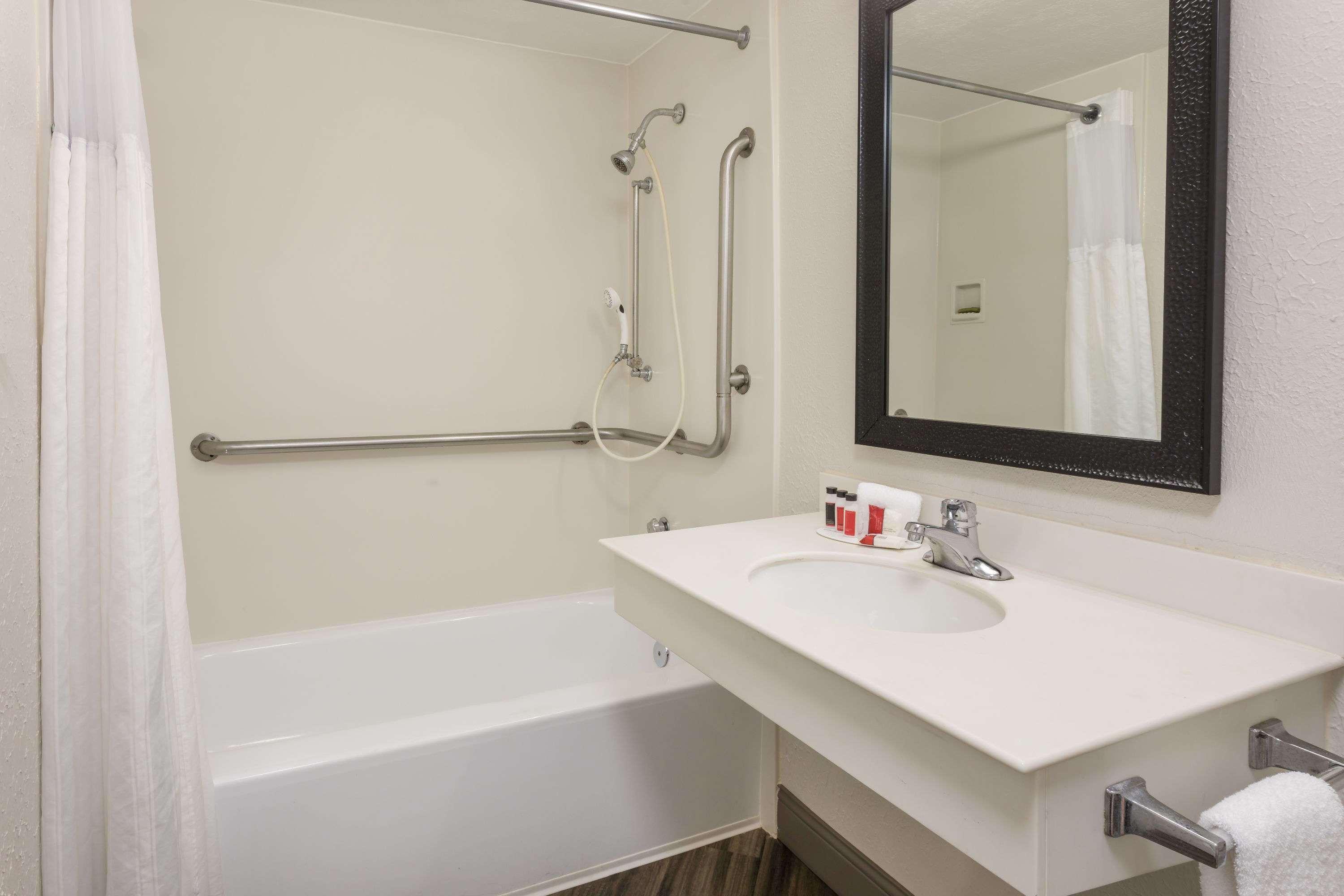 Baymont By Wyndham Greenville Woodruff Rd Εξωτερικό φωτογραφία
