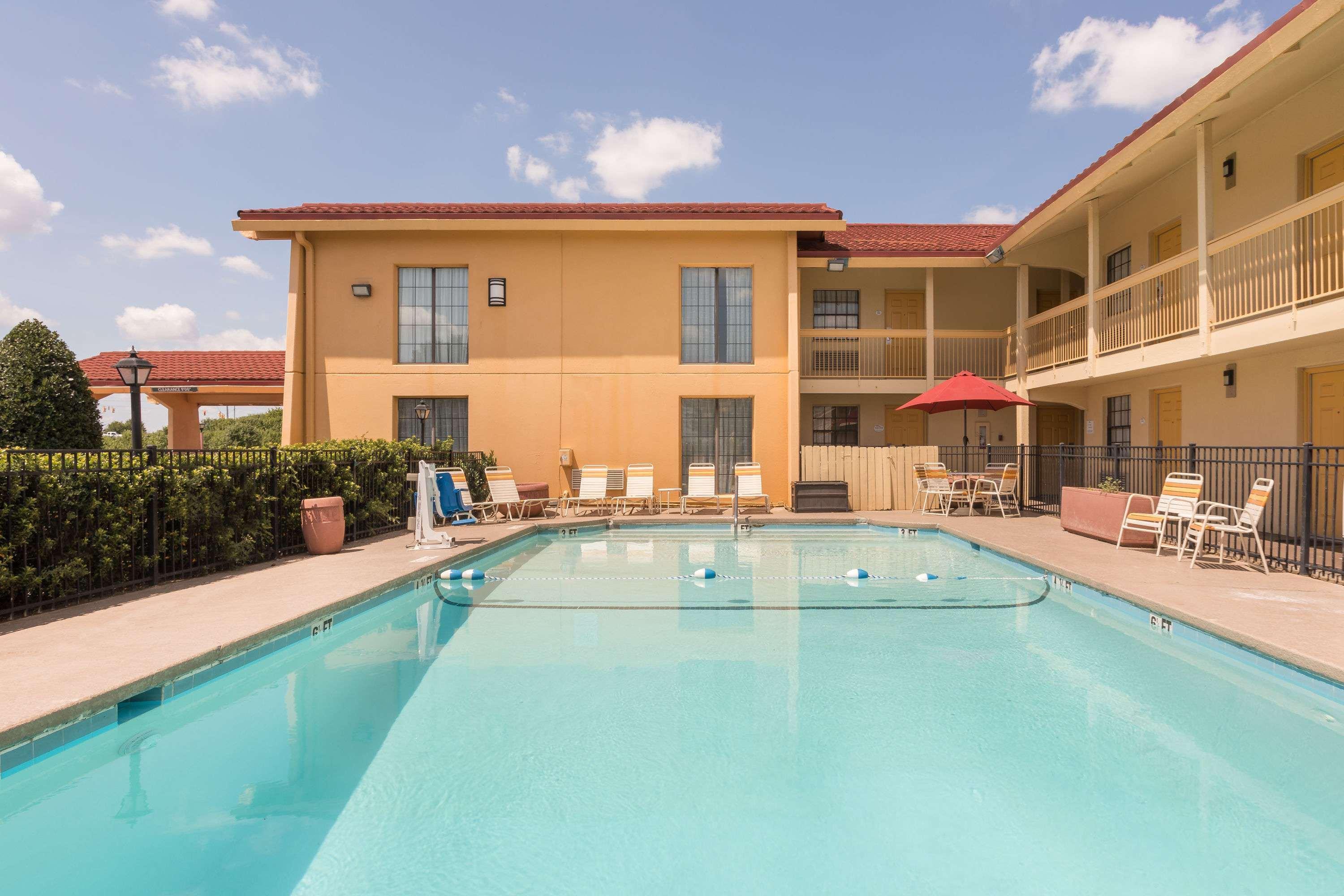 Baymont By Wyndham Greenville Woodruff Rd Εξωτερικό φωτογραφία
