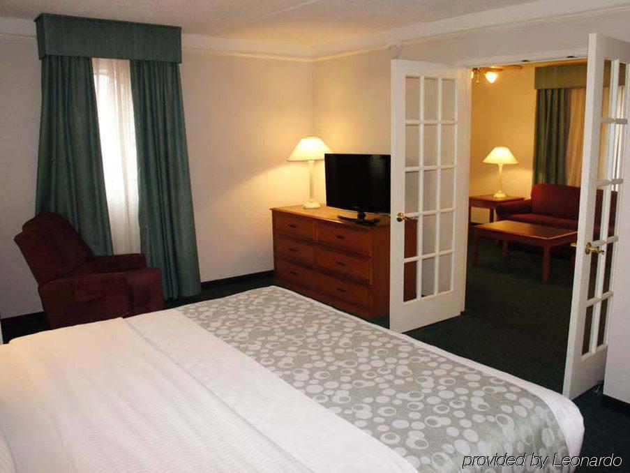 Baymont By Wyndham Greenville Woodruff Rd Εξωτερικό φωτογραφία