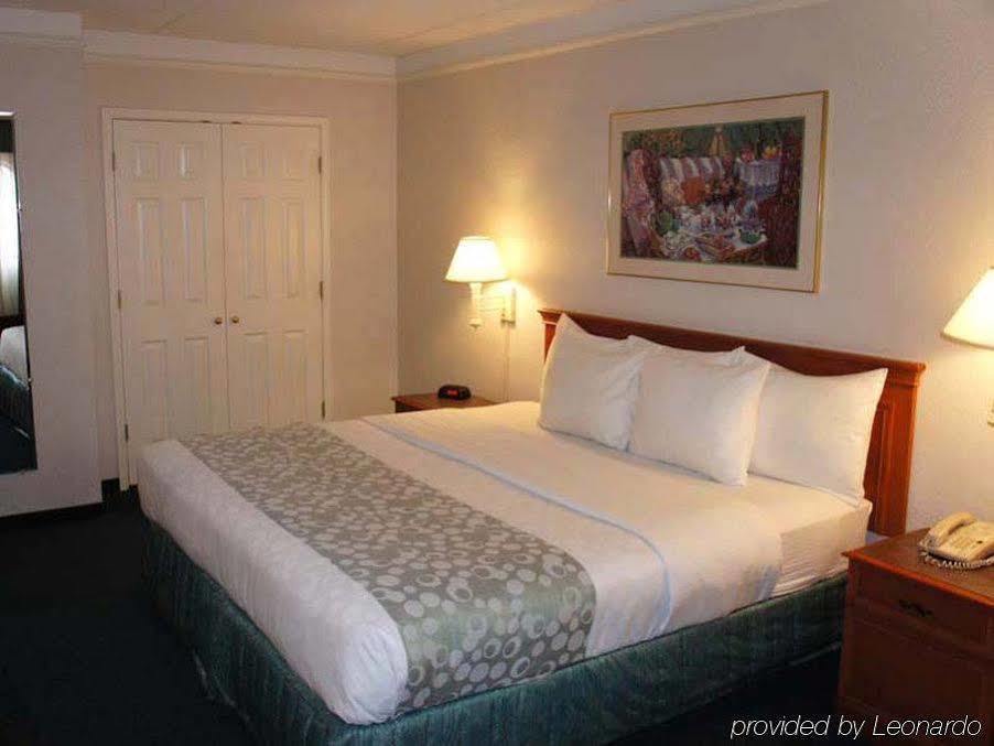 Baymont By Wyndham Greenville Woodruff Rd Εξωτερικό φωτογραφία