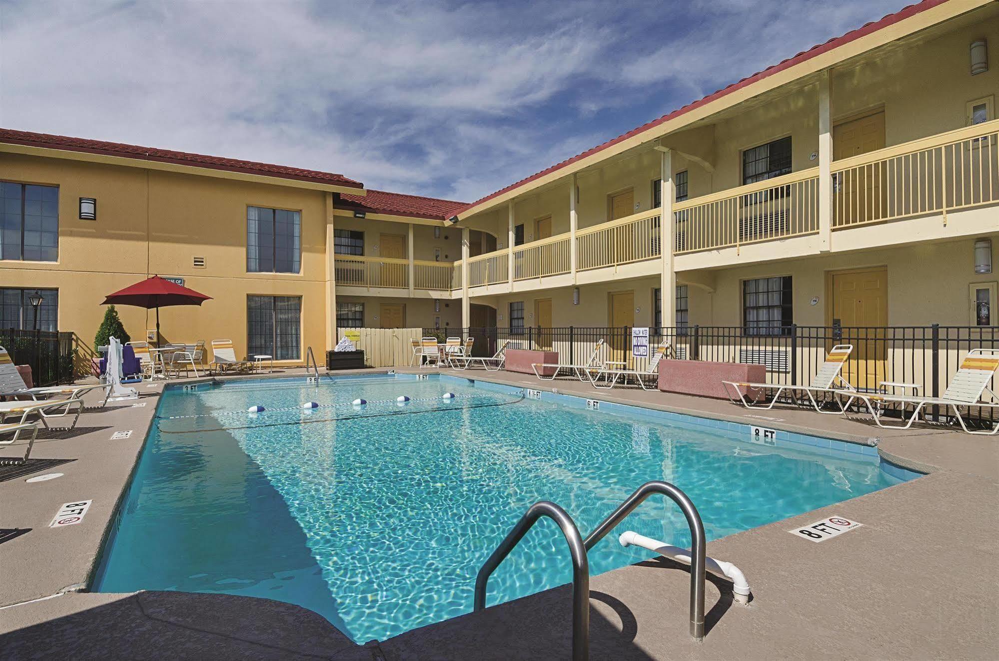 Baymont By Wyndham Greenville Woodruff Rd Εξωτερικό φωτογραφία