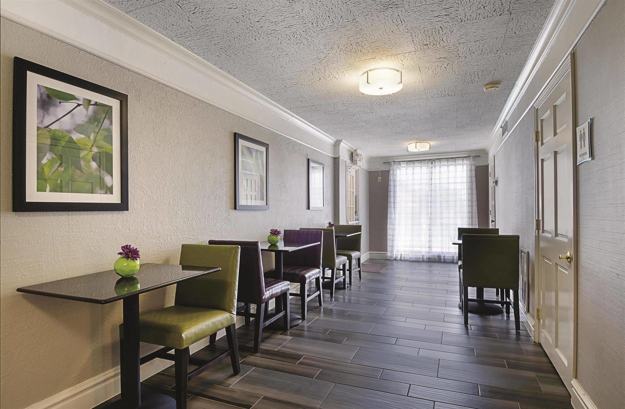 Baymont By Wyndham Greenville Woodruff Rd Εξωτερικό φωτογραφία